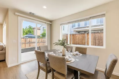 Dining - 270 E Phelps Dr, Mountain House, CA 95391 photo 3 of 3