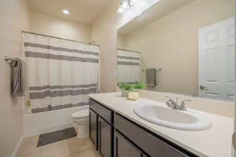 Bath - 270 E Phelps Dr, Mountain House, CA 95391 photo 1 of 4