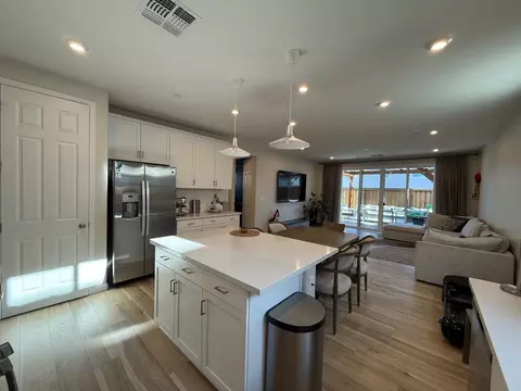 1041 Solace River Way, Roseville, CA 95747