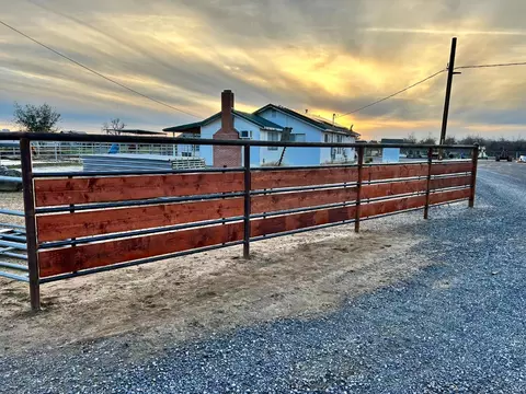 10137 Pioneer Ave, Oakdale, CA 95361