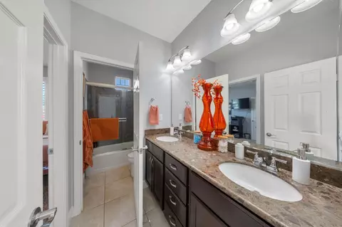 Bath - 1046 Shady Grove St, Manteca, CA 95336 photo 3 of 3
