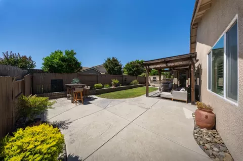 Exterior - 1046 Shady Grove St, Manteca, CA 95336 photo 4 of 7