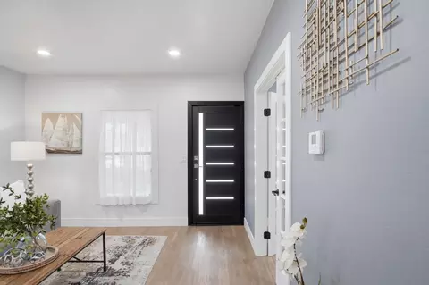 Entry Way - 752 Mitchell, Turlock, CA 95380 photo 1 of 2