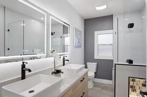 Bath - 752 Mitchell, Turlock, CA 95380 photo 1 of 2