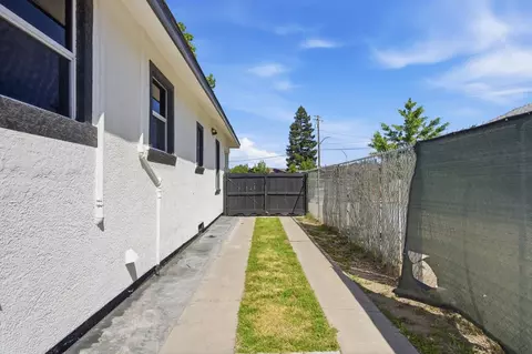Exterior - 752 Mitchell, Turlock, CA 95380 photo 4 of 6