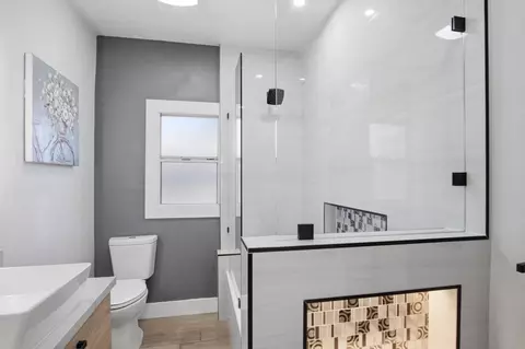 Bath - 752 Mitchell, Turlock, CA 95380 photo 2 of 2