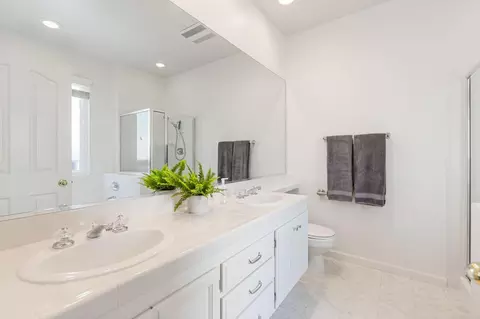 Bath - 2741 Fleet Cir, Rocklin, CA 95765 photo 2 of 3