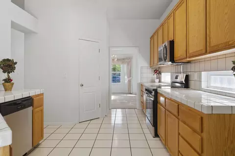Entry Way - 1738 Winchester Dr, Manteca, CA 95336 photo 3 of 4