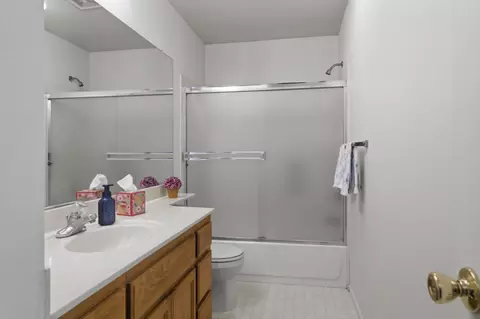 Bath - 1738 Winchester Dr, Manteca, CA 95336 photo 1 of 4
