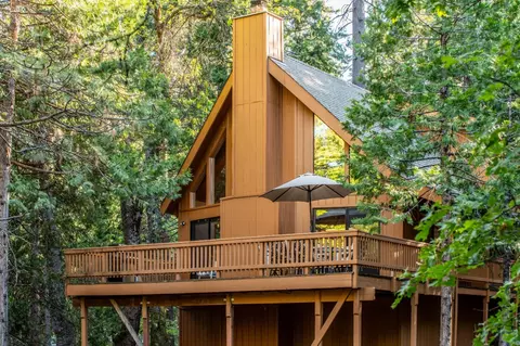 878 Hibernation Pt, Arnold, CA 95223