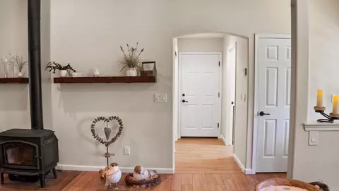 Entry Way - 5827 Silverleaf Dr, Foresthill, CA 95631 photo 2 of 3