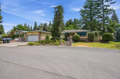 2411 Pinehurst Dr, Oakdale, CA 95361