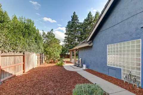 Exterior - 2312 Lassen Pl, Davis, CA 95616 photo 14 of 16