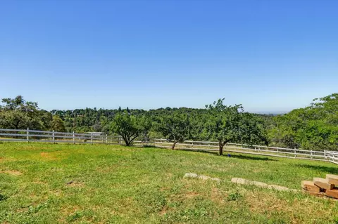 Exterior - 8422 Memory Ln, Auburn, CA 95603 photo 8 of 32