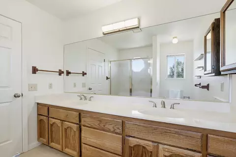 Bath - 8422 Memory Ln, Auburn, CA 95603 photo 5 of 5