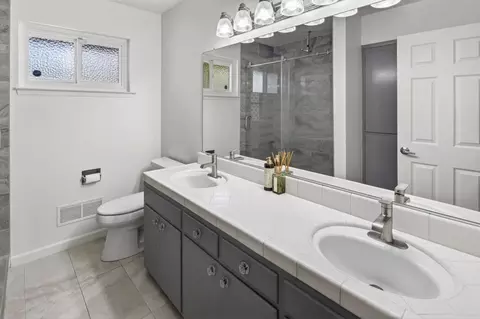 Bath - 5166 Kipp Way, Carmichael, CA 95608 photo 1 of 4