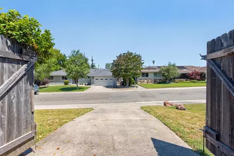Exterior - 5166 Kipp Way, Carmichael, CA 95608 photo 14 of 17