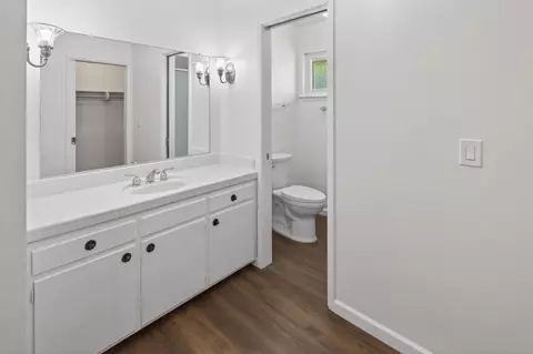 Bath - 5166 Kipp Way, Carmichael, CA 95608 photo 3 of 4