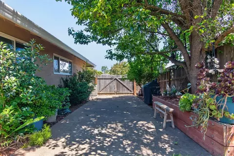 Exterior - 5166 Kipp Way, Carmichael, CA 95608 photo 13 of 17