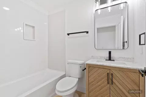 Bath - 1646 E 8th St, Stockton, CA 95206 photo 2 of 4