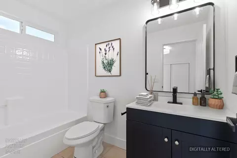 Bath - 1646 E 8th St, Stockton, CA 95206 photo 3 of 4
