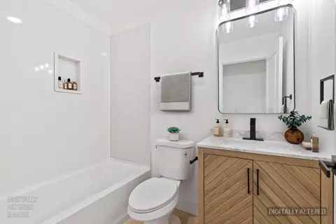 Bath - 1646 E 8th St, Stockton, CA 95206 photo 1 of 4