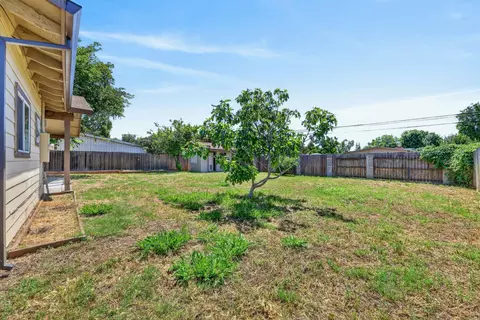 Exterior - 4828 Boyd Dr, Carmichael, CA 95608 photo 6 of 11