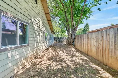 Exterior - 4828 Boyd Dr, Carmichael, CA 95608 photo 4 of 11