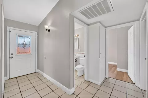 Entry Way - 4828 Boyd Dr, Carmichael, CA 95608 photo 2 of 5