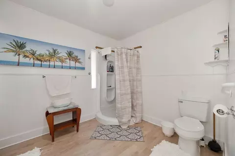 Bath - 333 Pine St, Colfax, CA 95713 photo 5 of 8