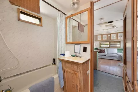 Bath - 333 Pine St, Colfax, CA 95713 photo 8 of 8
