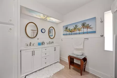 Bath - 333 Pine St, Colfax, CA 95713 photo 4 of 8