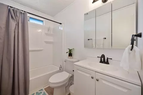 Bath - 333 Pine St, Colfax, CA 95713 photo 6 of 8