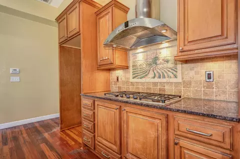 Kitchen - 1311 Mcknight Way, Modesto, CA 95351 photo 6 of 8