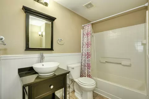 Bath - 1311 Mcknight Way, Modesto, CA 95351 photo 6 of 6