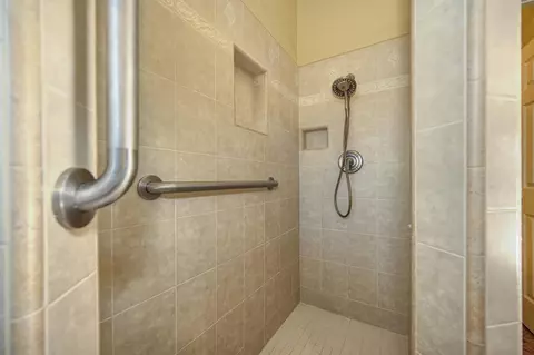 Bath - 1311 Mcknight Way, Modesto, CA 95351 photo 5 of 6