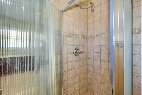 Bath - 1311 Mcknight Way, Modesto, CA 95351 photo 2 of 6
