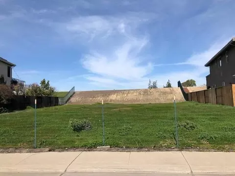 6079 Riverbank Cir, Stockton, CA 95219
