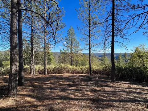 15375 Cliff Rd, Nevada City, CA 95959