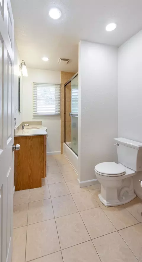 Bath - 1278 Rosier St, Placerville, CA 95667 photo 2 of 2