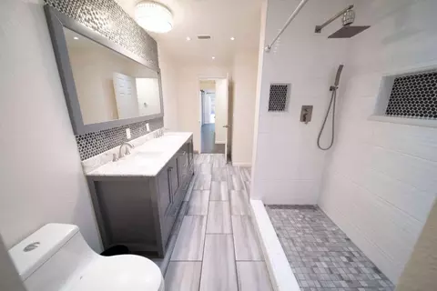 Bath - 2730 Garfield Ave, Carmichael, CA 95608 photo 4 of 4