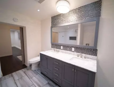 Bath - 2730 Garfield Ave, Carmichael, CA 95608 photo 2 of 4