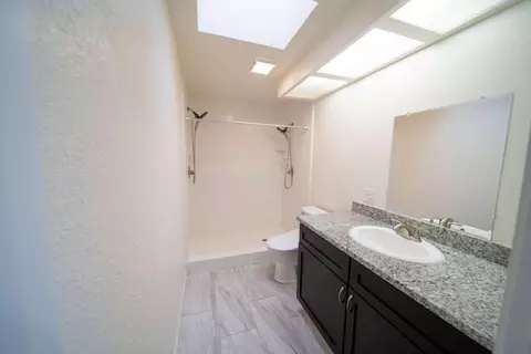 Bath - 2730 Garfield Ave, Carmichael, CA 95608 photo 1 of 4