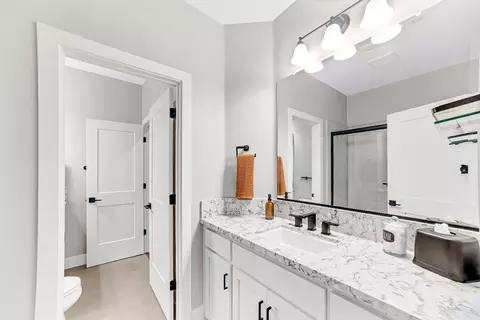 Bath - 2947 Laredo Dr, Rocklin, CA 95765 photo 5 of 7