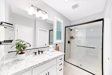 Bath - 2947 Laredo Dr, Rocklin, CA 95765 photo 1 of 7