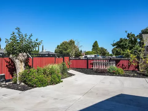 Exterior - 5467 9th St, Keyes, CA 95328 photo 10 of 11