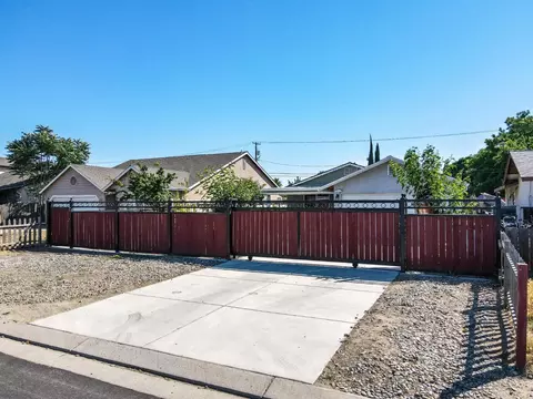 Exterior - 5467 9th St, Keyes, CA 95328 photo 3 of 11