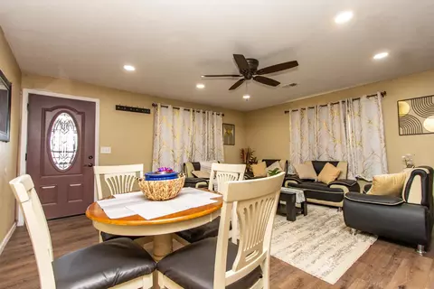 Dining - 5467 9th St, Keyes, CA 95328 photo 2 of 2