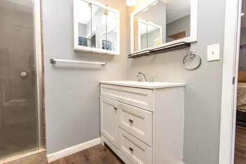 Bath - 5467 9th St, Keyes, CA 95328 photo 3 of 4