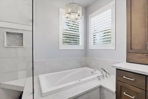 Bath - 10213 Evergreen Ranch Ct, Grass Valley, CA 95949 photo 5 of 7